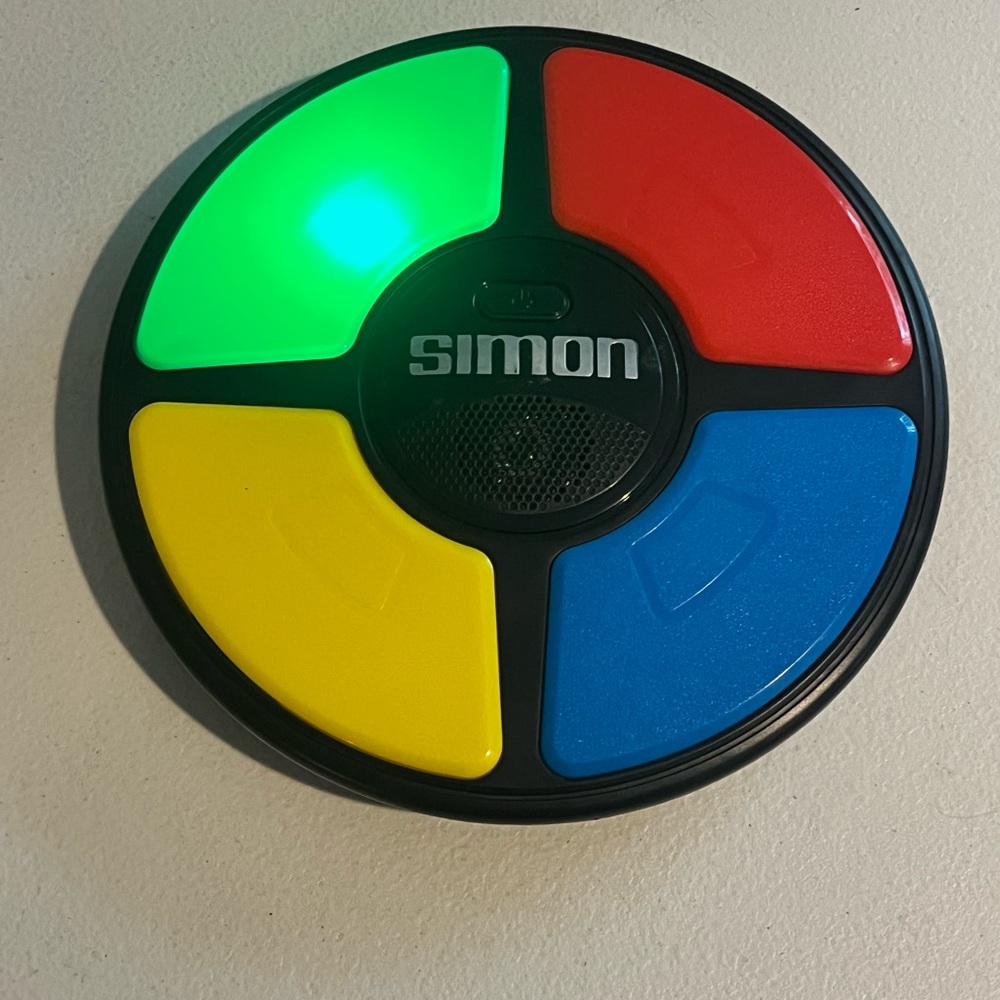Simon 2019 Hasbro Electronic Game Tested Sounds Lights Work 8" V-3625C E9383